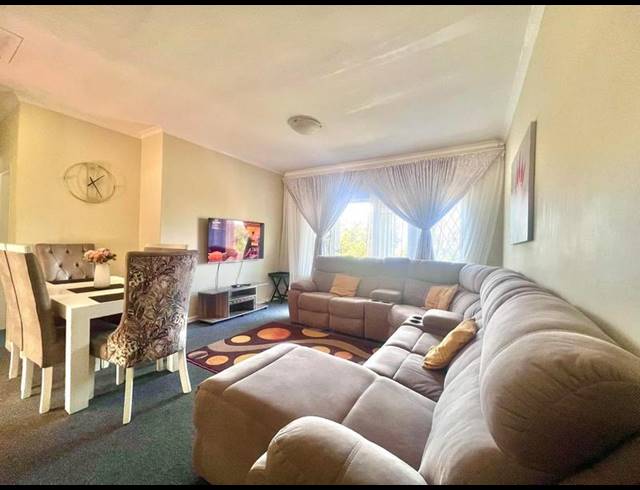 2 BEDROOM HOUSE FOR SALE IN BLACKRIDGE